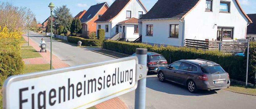 Die EW-58-Häuser mit den typischen steilen Dächern, hier in einer Siedlung im mecklenburgischen Leezen, haben holländische Stadtplaner aus Almere begeistert.