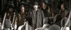 Anführer der Revolte ist Curtis (Chris Evans, 2.v.l.). Ebenfalls mit von der Partie: Jamie Bell (3.v.r). Aufwändig gedreht und mit internationalen Stars besetzt, ist "Snowpiercer" der teuerste koreanische Film aller Zeiten. Er kostete 40 Millionen Dollar.