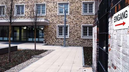 Klinik hinter Gittern. Das Justizvollzugskrankenhaus in Berlin-Plötzensee.