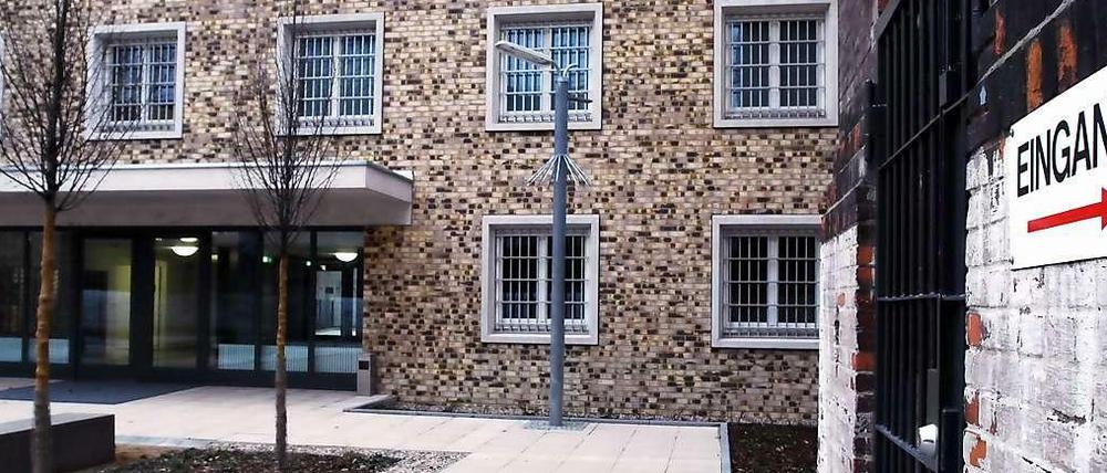 Klinik hinter Gittern. Das Justizvollzugskrankenhaus in Berlin-Plötzensee.
