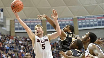 Wichtiger Spieler in der Rotation der Connecticut Huskies: Ex-Albatros Niels Giffey.