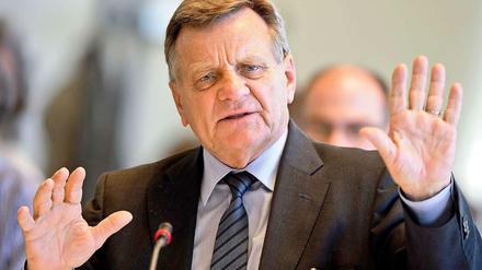 Ohne neuen Termin. Flughafenchef Mehrdorn will sich noch immer nicht darauf festlegen lassen, wann der Flughafen wirklich eröffnet wird.