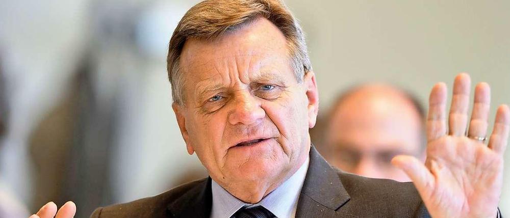 Ohne neuen Termin. Flughafenchef Mehrdorn will sich noch immer nicht darauf festlegen lassen, wann der Flughafen wirklich eröffnet wird.