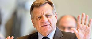 Ohne neuen Termin. Flughafenchef Mehrdorn will sich noch immer nicht darauf festlegen lassen, wann der Flughafen wirklich eröffnet wird.