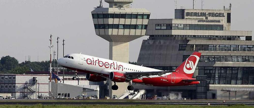 Am Flughafen Tegel verursachte ein vermeintlicher Seuchenalarm einen Großeinsatz von Polizei, Feuerwehr und Gesundheitsdienst. 