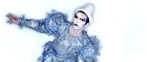 David Bowie während der Filmarbeiten zum Musikvideo "Ashes to Ashes", 1980. Fotografie von Brian Duffy.
