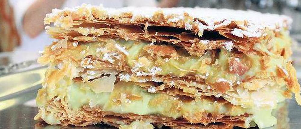 Eric Mullers Mille-Feuille mit Pistazienfüllung bricht knisternd unter der Gabel