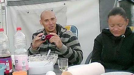 Uwe Böhnhardt, Uwe Mundlos und Beate Zschäpe (v. l. n. r.), aufgenommen vermutlich 2009. 