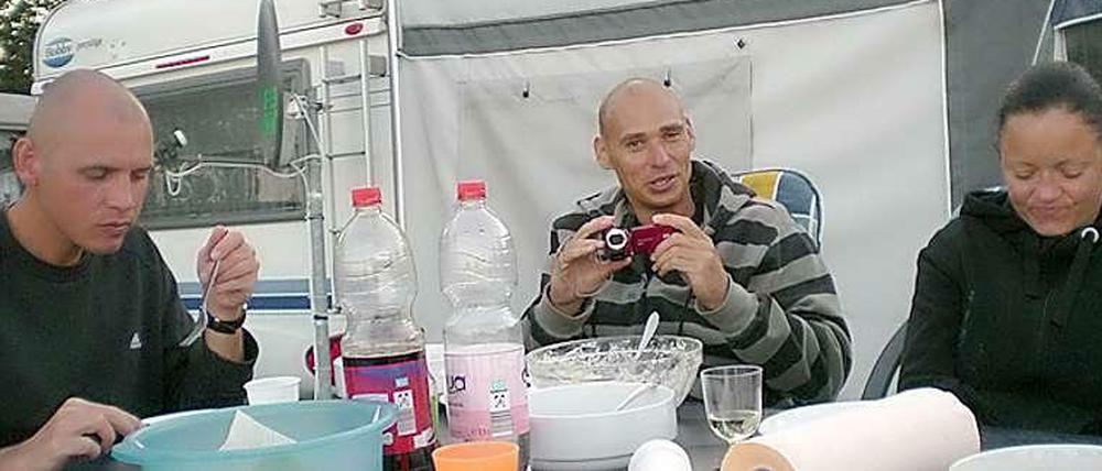 Uwe Böhnhardt, Uwe Mundlos und Beate Zschäpe (v. l. n. r.), aufgenommen vermutlich 2009. 