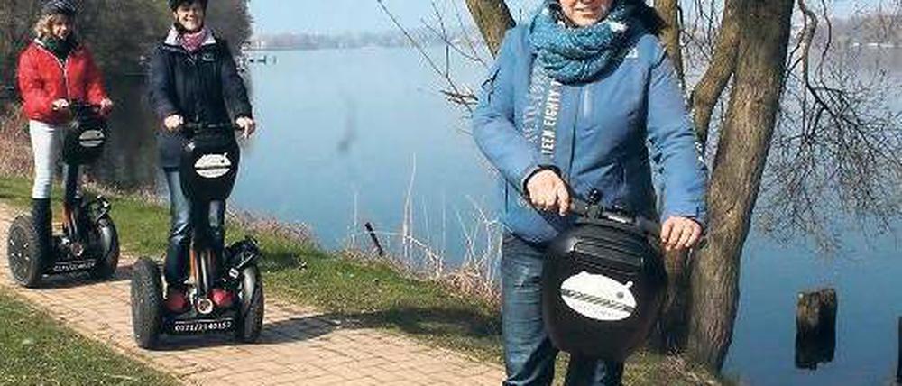 Intuitives Fahren. Der in Amerika erfundene Segway folgt den Köperbewegungen und hält für den Fahrer das Gleichgewicht. 