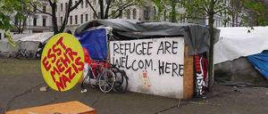 Die Flüchtlinge im Camp am Oranienplatz reagieren auf die rechtradikale Hetze, die ihnen entgegenschlägt.
