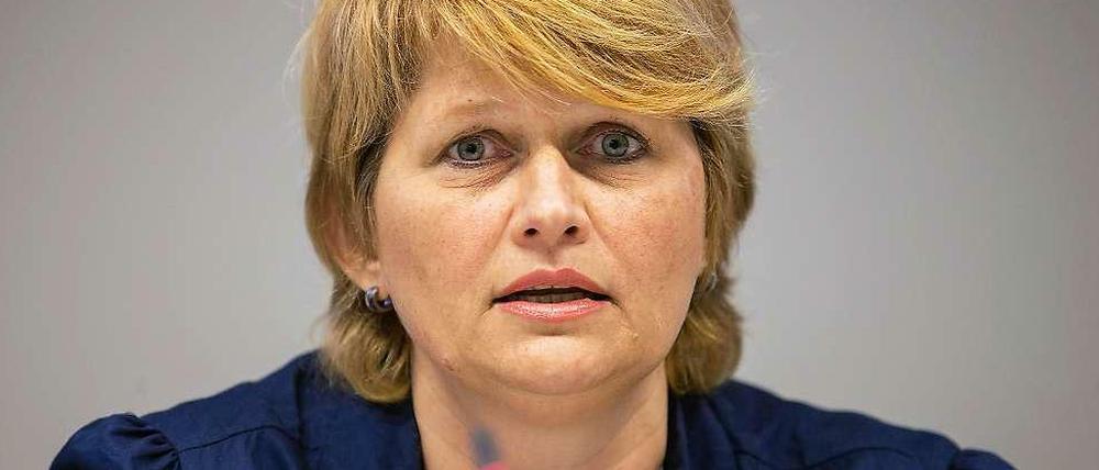 Die zuständige Chefin des Dezernats für Rockerkriminalität beim Landeskriminalamt, Heike Rudat, ist nach den Pannen in der Vergangenheit ihres Postens enthoben worden.