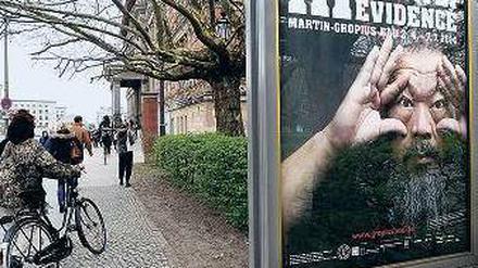 Auf der Suche nach der Schlange. Nichts wie hin zu Ai Weiwei? Von wegen. Die Schau im Gropiusbau startete ohne großes Gedränge. Auch am Sonnabend musste keiner lange anstehen. 