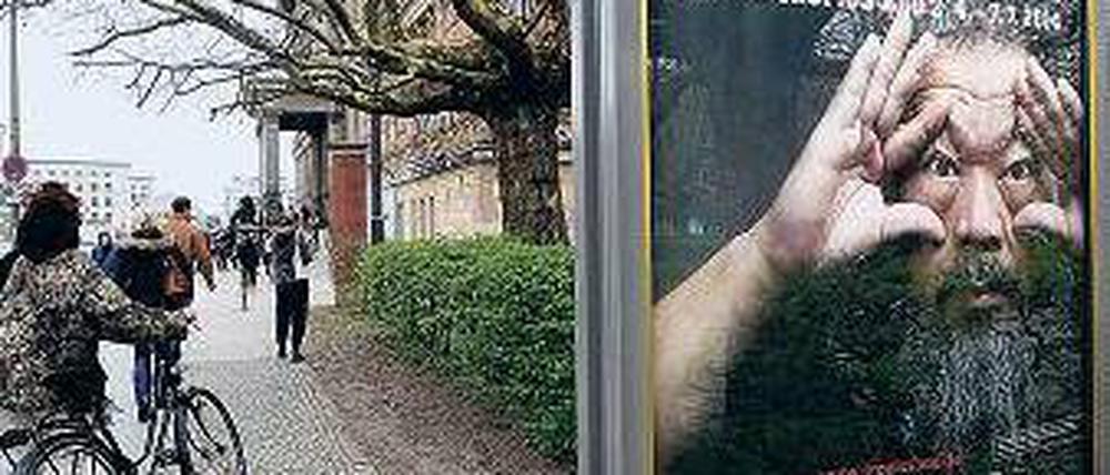 Auf der Suche nach der Schlange. Nichts wie hin zu Ai Weiwei? Von wegen. Die Schau im Gropiusbau startete ohne großes Gedränge. Auch am Sonnabend musste keiner lange anstehen.