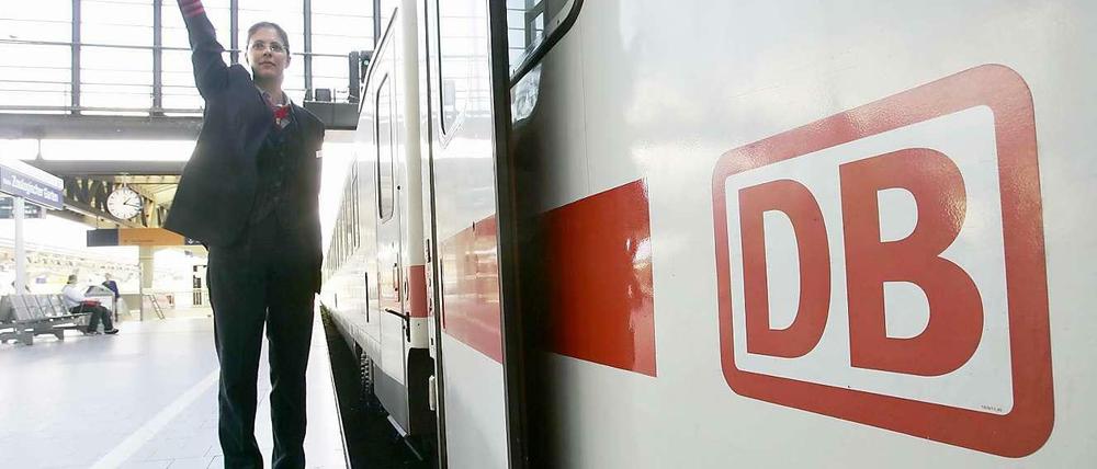 Viel zu tun hatten die Bahn-Beschäftigten 2013, als das Elbe-Hochwasser den Fahrplan durcheinander brachte. Einen besonderen Bonus bekommen die Beschäftigten dennoch nicht. 