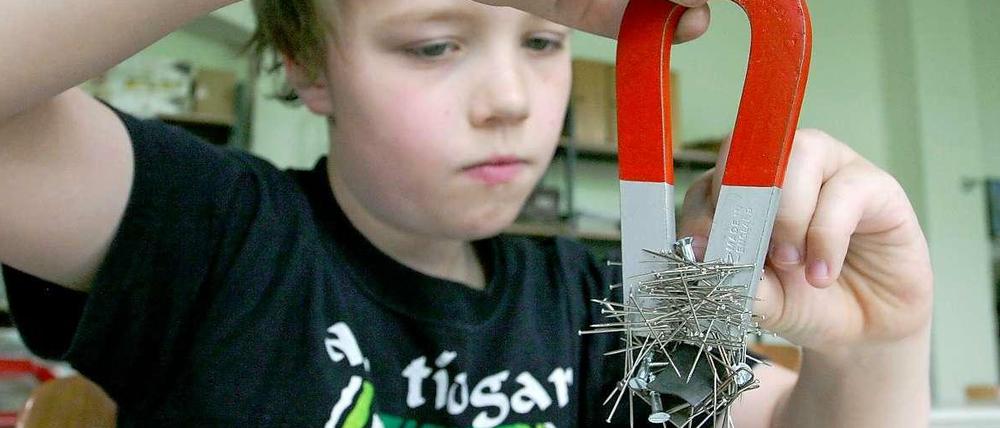 Experimentieren im Klassenzimmer will gelernt sein. Quereinsteiger an Schulen haben eine Menge nachzuholen. 