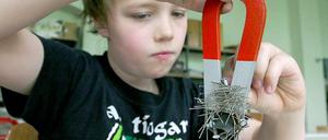 Experimentieren im Klassenzimmer will gelernt sein. Quereinsteiger an Schulen haben eine Menge nachzuholen. 