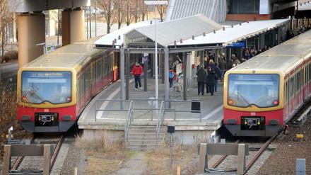 Einsteigen, bitte! Viele Züge der S-Bahn vom Hauptbahnhof in Potsdam nach Berlin sind überfüllt. Und nicht nur hier.