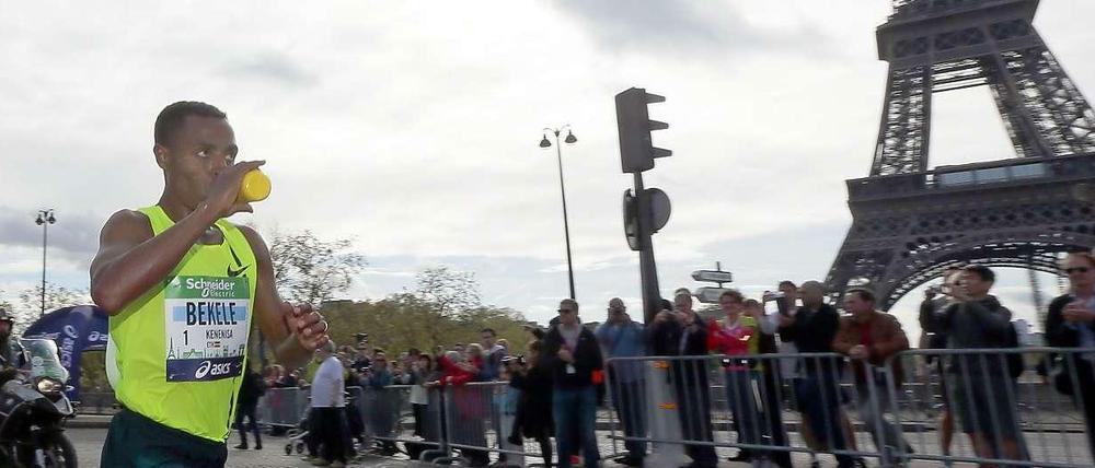 Fast turmhoch überlegen. Kenenisa Bekele schüttelte bei Kilometer 25 alle Verfolger ab.