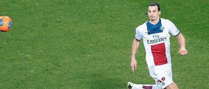 Ball im Blick, Erfolg im Sinn. Zlatan Ibrahimovic und Paris Saint Germain haben Großes vor. Allerdings fällt der Schwede in den kommenden Wochen wegen einer Verletzung aus.