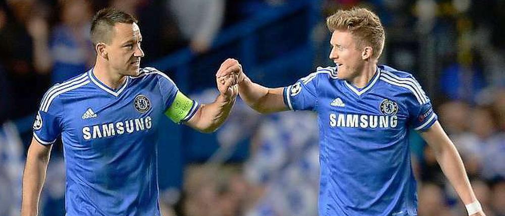 Zwei sind nicht zu bremsen. John Terry (l.) und André Schürrle stehen mit Chelsea im Halbfinale der Champions League.