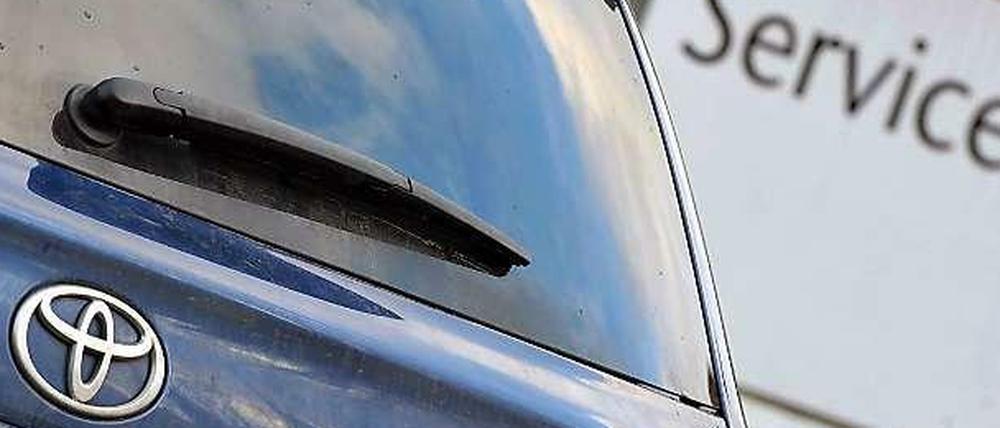 Japans Autohersteller Toyota muss wieder Autos in die Werkstätten zurückrufen.