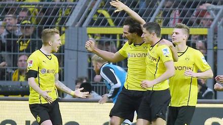 Verdienter Siegtreffer: Marco Reus (l.) traf für in der zweiten Halbzeit starke Dortmunder zum 2:1 gegen Wolfsburg.