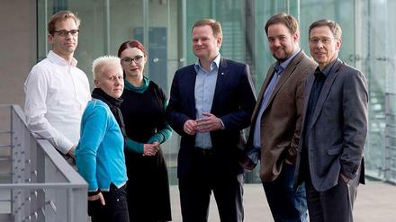 Reden über Inhalte. R2G-Aktivisten (von links) Stefan Liebich (Linke), Angela Marquardt (SPD), Agnieszka Brugger (Grüne), Frank Schwabe (SPD), Malte Spitz (Grüne) und Carsten Sieling (SPD)