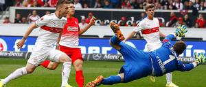 Erlösung: Alexandru Maxim (l.) erzielt das 1:0 für die Stuttgarter.