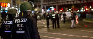 Die Polizei hatte am Abend in Kreuzberg noch alle Hände voll zu tun. 