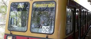 Papestraße - einsteigen bitte! Und Südkreuz aussteigen bitte, denn den alten Bahnhof gibt's schon seit 2006 nicht mehr.