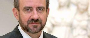 Hermann Parzinger, 55, ist seit 2008 Präsident der Stiftung Preußischer Kulturbesitz. Sein Büro befindet sich in der neoklassizistischen Villa von der Heydt in Tiergarten.