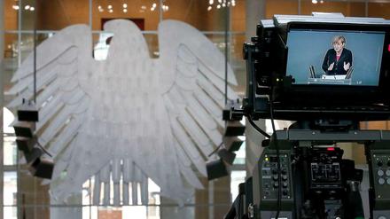 Zum Abschalten: Kanzlerin Angela Merkel während ihrer Rede im Bundestag.