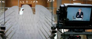 Zum Abschalten: Kanzlerin Angela Merkel während ihrer Rede im Bundestag.