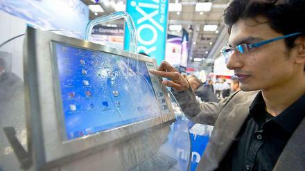 Unter Wasser. Auf der Hannover Messe war ein wasserfester Industrie-PC zu sehen, der Temperaturen von minuus 30 bis plus 45 Grad Celsius aushält. 