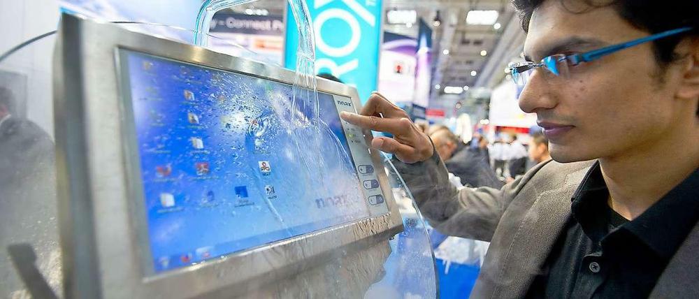 Unter Wasser. Auf der Hannover Messe war ein wasserfester Industrie-PC zu sehen, der Temperaturen von minuus 30 bis plus 45 Grad Celsius aushält.
