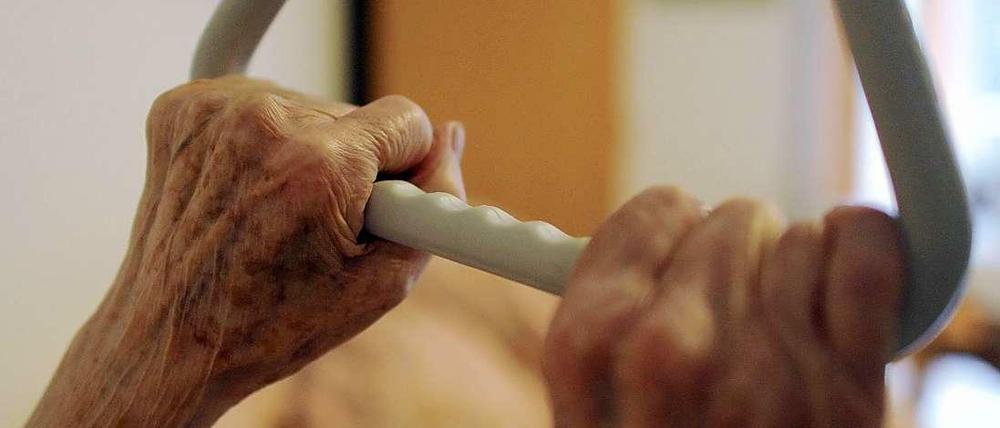 Wieder mehr wert. Alle Leistungen der Pflegeversicherung sollen 2015 um vier Prozent steigen.