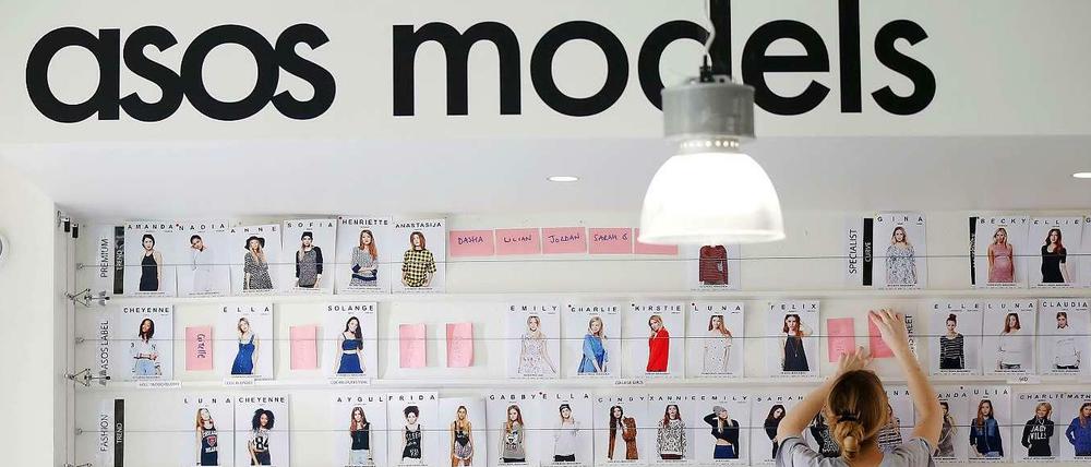 Jede Woche gehen bei Asos 1.500 bis 2.000 neue Produkte online. Zielgruppe sind vor allem junge Menschen zwischen 20 und 20 Jahren.