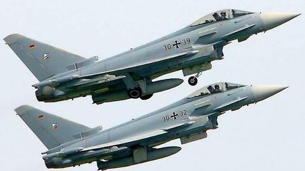 Zwei Eurofighter der Bundeswehr bei einer Übung.