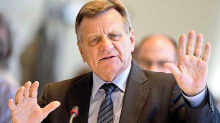 Hat sich juristischen Beistand für die nächste Aufsichtsratssitzung gesucht: BER-Chef Hartmut Mehdorn. 
