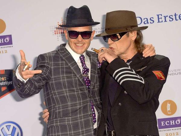 Sicherlich soll Jan Delays Tochter später auch unbedingt rauchen! Hier mit Rocklegende und Vorbild Udo Lindenberg.