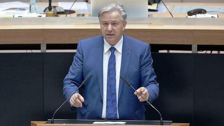 Klaus Wowereit hat in seiner Regierungserklärung Fehler eingeräumt.