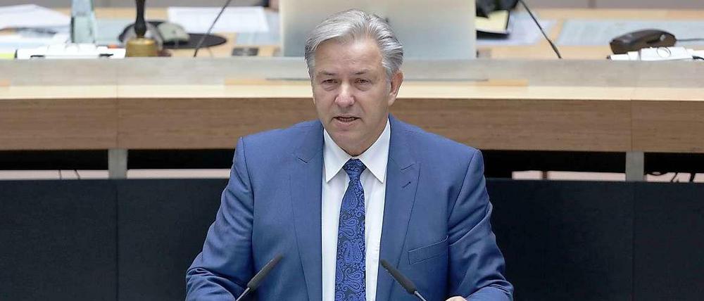 Klaus Wowereit hat in seiner Regierungserklärung Fehler eingeräumt.