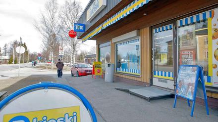 Viele ehemalige Fußball-Profis müssen sich nach der Karriere in anderen Berufen verdingen - etwa als Kioskbesitzer
