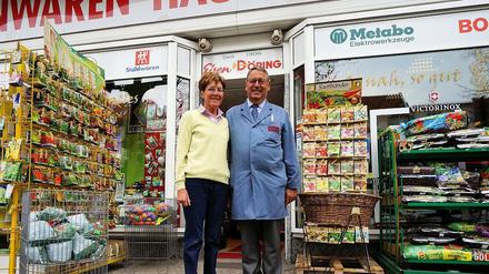 Eisern am Kaiserdamm. Renate und Helmut Döring vor ihrem traditionsreichen Laden.