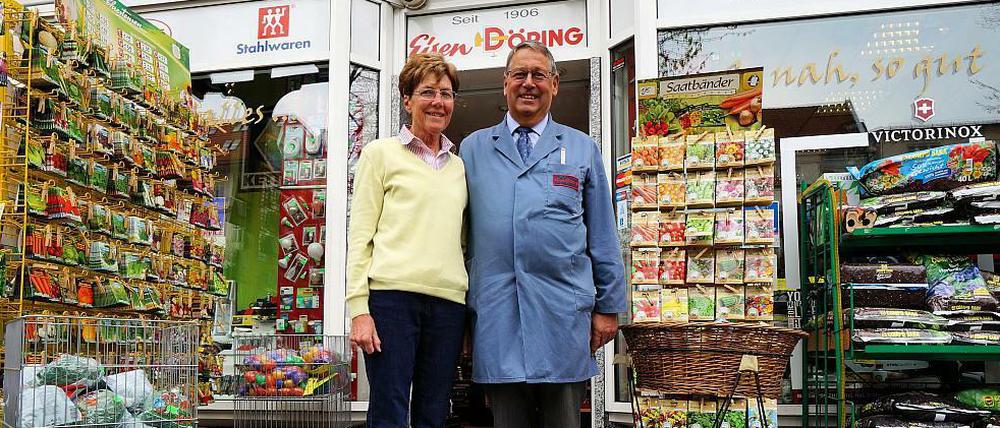 Eisern am Kaiserdamm. Renate und Helmut Döring vor ihrem traditionsreichen Laden.