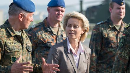Bundesverteidigungsministerin von der Leyen auf Truppenbesuch