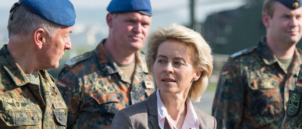 Bundesverteidigungsministerin von der Leyen auf Truppenbesuch