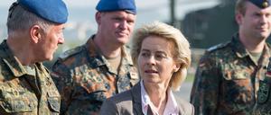 Bundesverteidigungsministerin von der Leyen auf Truppenbesuch