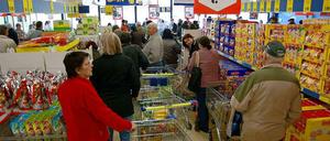 Egal ob Flashmob oder Streik, für die Kunden wird der Einkauf zur Geduldsprobe.